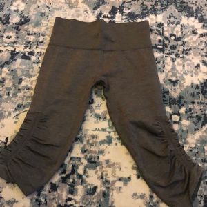 Lululemon cropped yoga pants